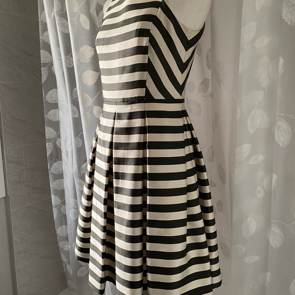 Lord and Taylor dress size 6 - Picture 5 of 17